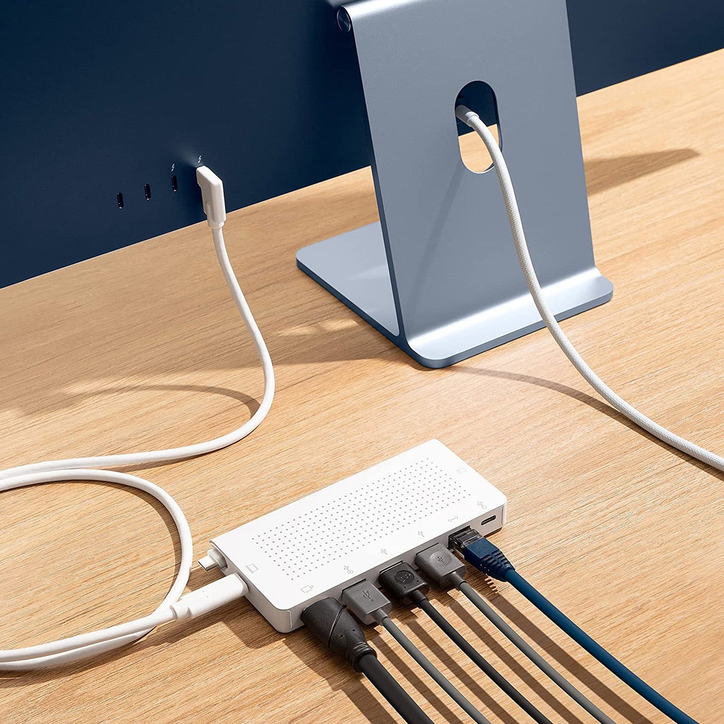 Twelve South StayGo - USB-C Hub mit 8 Ports, Weiss – Detail